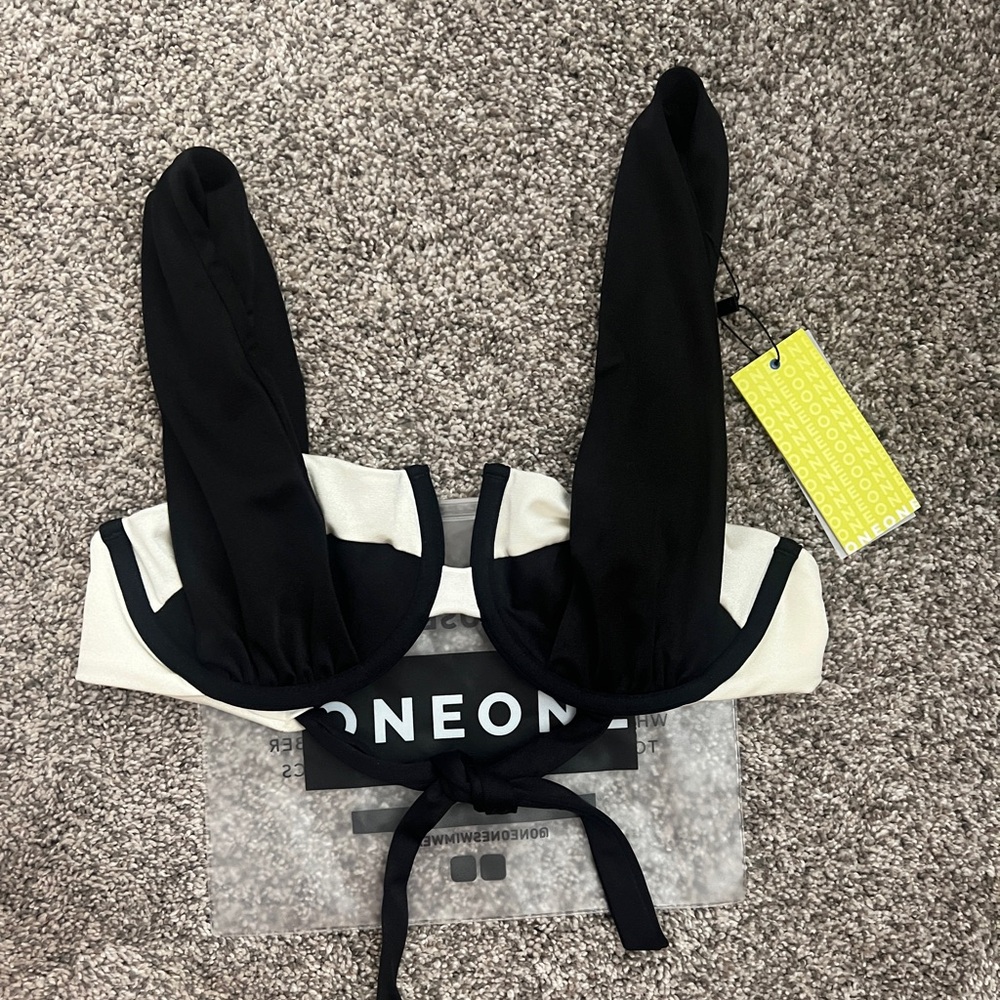 OneOne Swim Amanda Top Cape